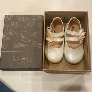 Gorgino anatomic shoes for little girl